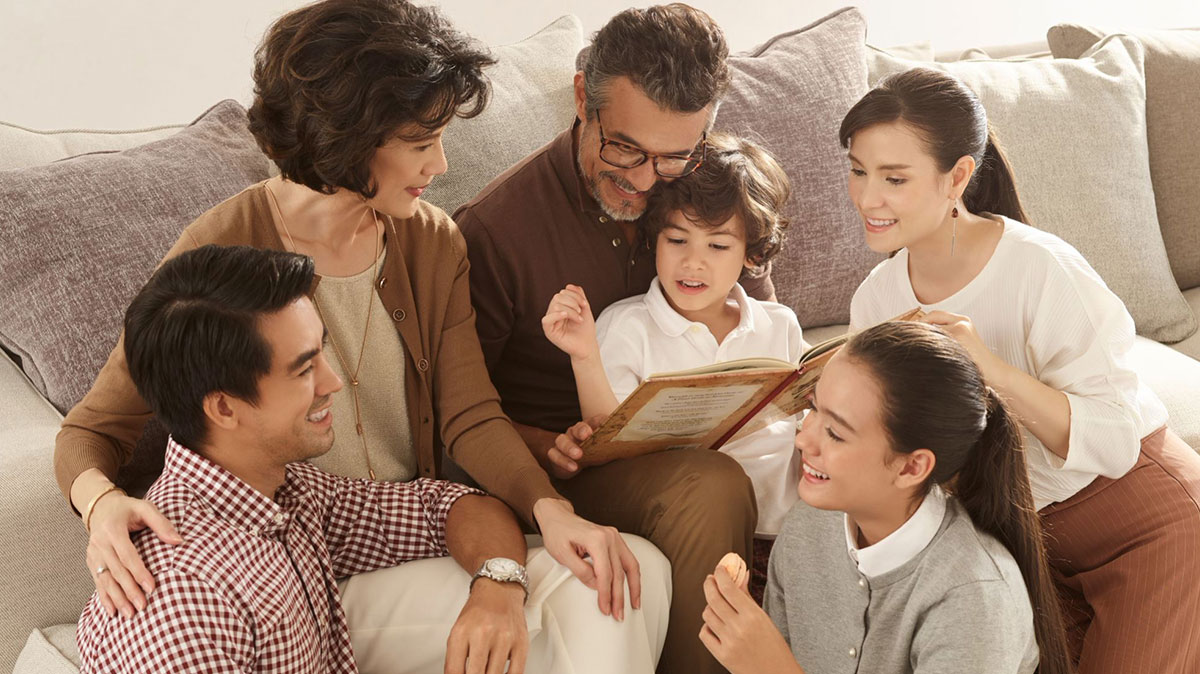 A Big Family In Bangkok Living Happily Together