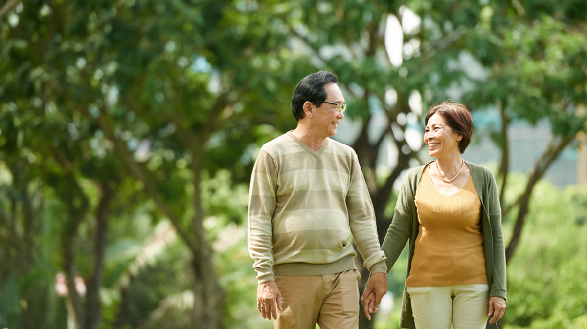 A Couple Enjoy Baycrest Health Sciences Services At The Aspen Tree.